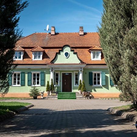 Cukrovia Kutno Bagian luar foto